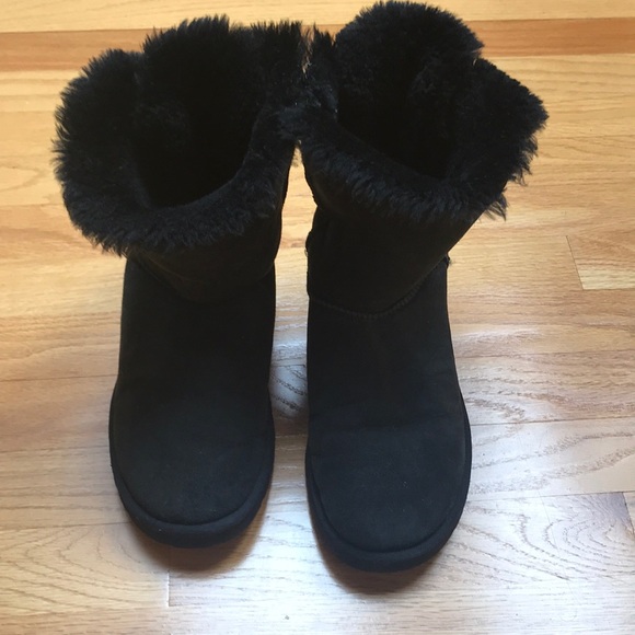 UGG Shoes - Black Short Bailey Button Uggs